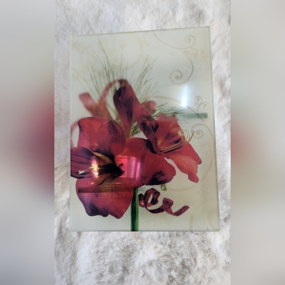 Amaryllis Tealight Glass Mirror Ornament - Picture 12 of 13